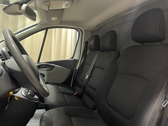 Renault Trafic 9 of 14