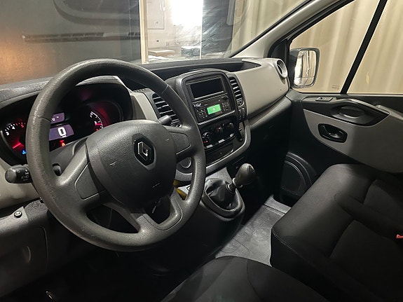Renault Trafic 10 of 14