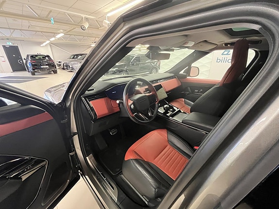 Land Rover Range Rover Sport 7 of 9