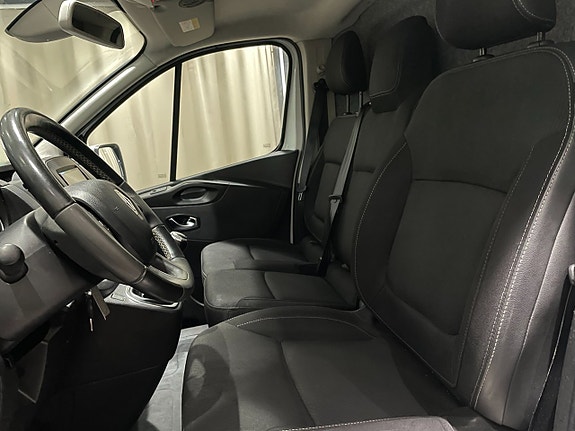 Renault Trafic 10 of 16