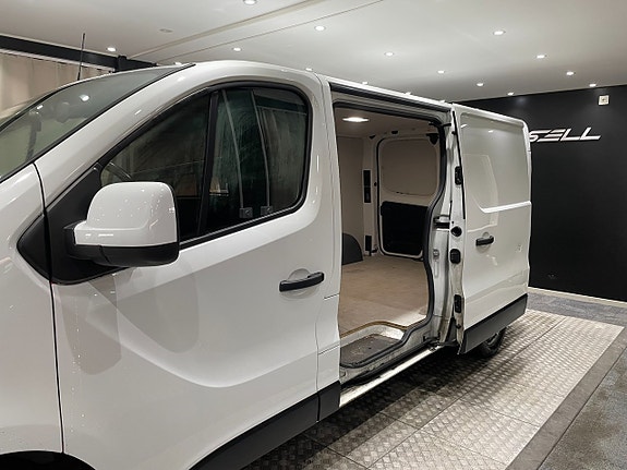Renault Trafic 5 of 16