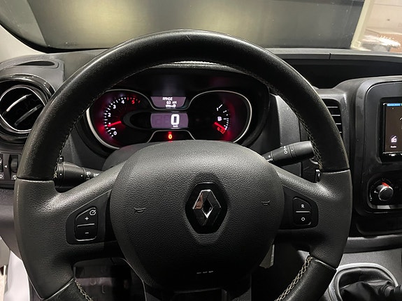 Renault Trafic 14 of 16