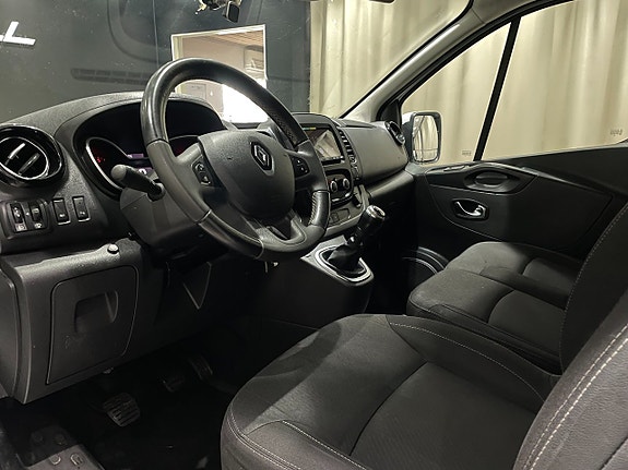 Renault Trafic 11 of 16