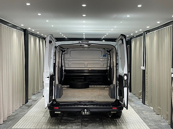 Renault Trafic 9 of 16