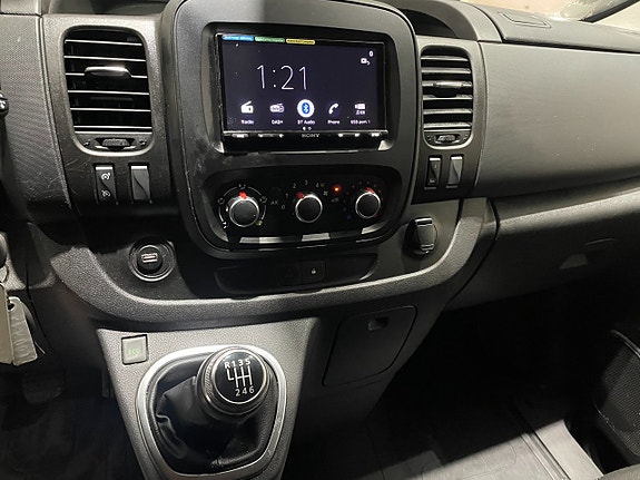 Renault Trafic 13 of 16