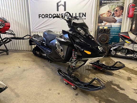 Lynx Boondocker 800 3700 VÄLHÅLLEN 465 mil / Dragkrok 500:-/mån Frakt