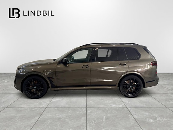 BMW X7 2 of 16