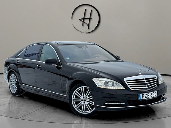 Mercedes-Benz S400 2 of 30