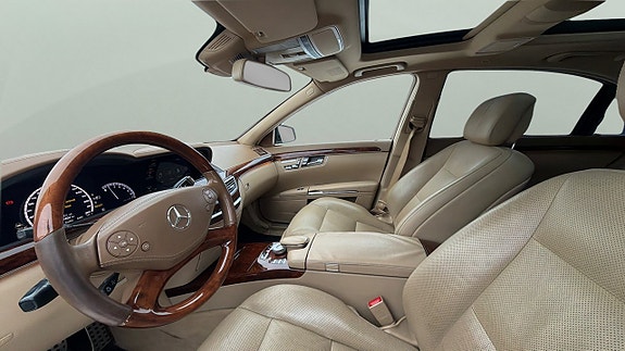 Mercedes-Benz S400 9 of 30