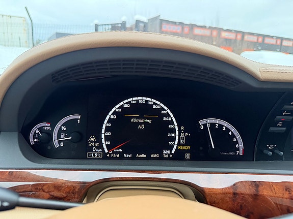 Mercedes-Benz S400 23 of 30