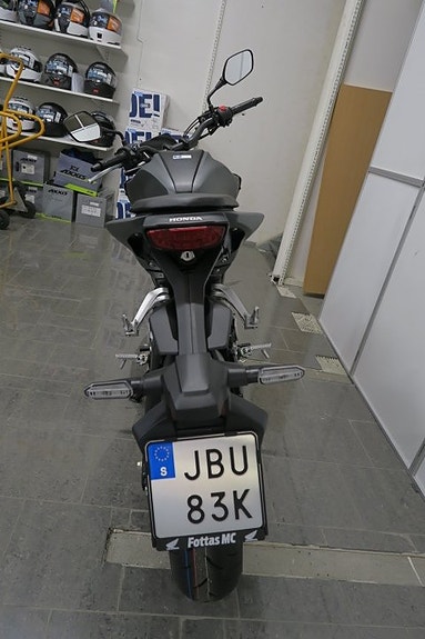 Honda CB125R 2 of 4