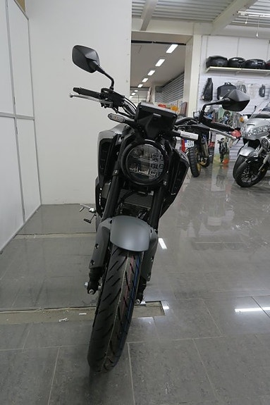 Honda CB125R 3 of 4