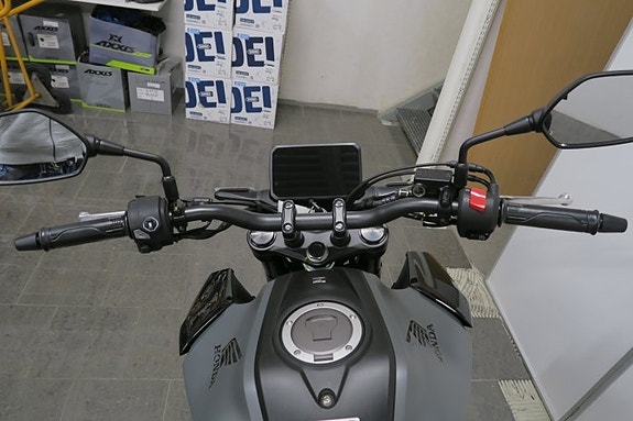 Honda CB125R 4 of 4