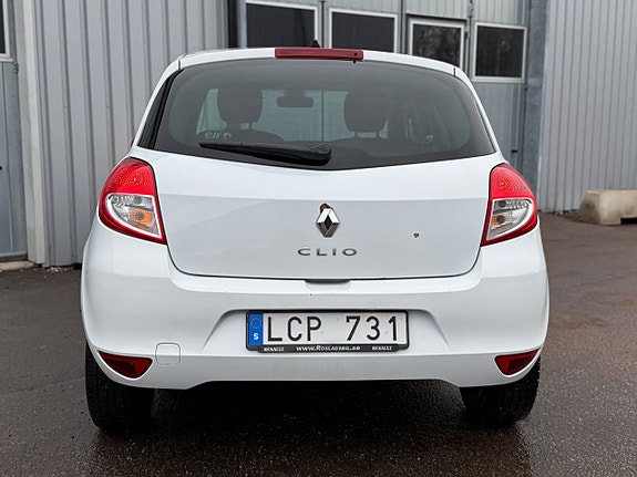 Renault Clio 8 of 17