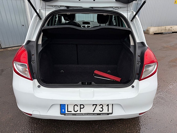 Renault Clio 9 of 17