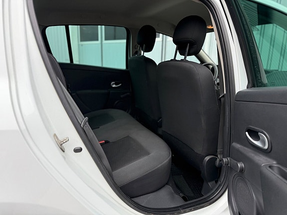 Renault Clio 15 of 17