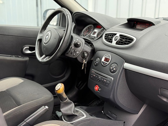 Renault Clio 17 of 17
