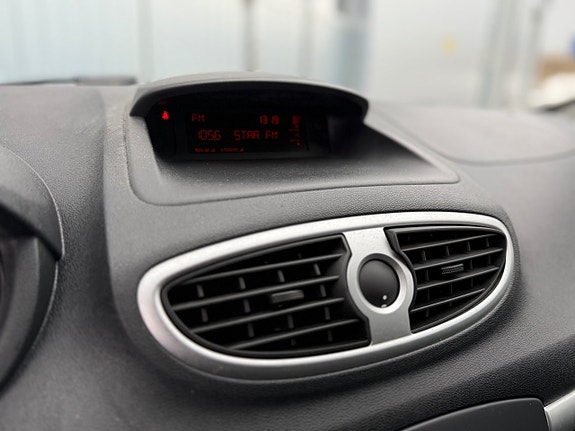 Renault Clio 12 of 17