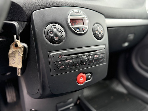 Renault Clio 13 of 17