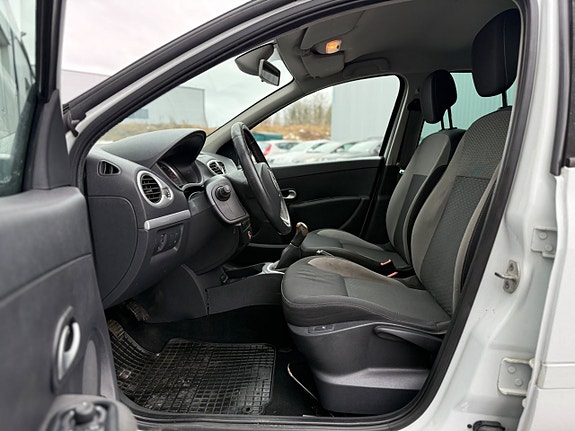 Renault Clio 10 of 17
