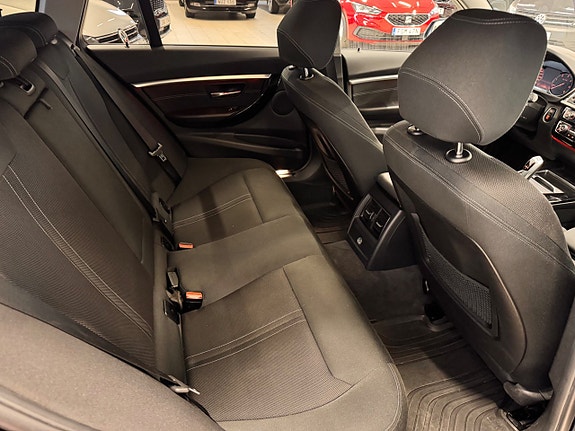 BMW 320d 9 of 13