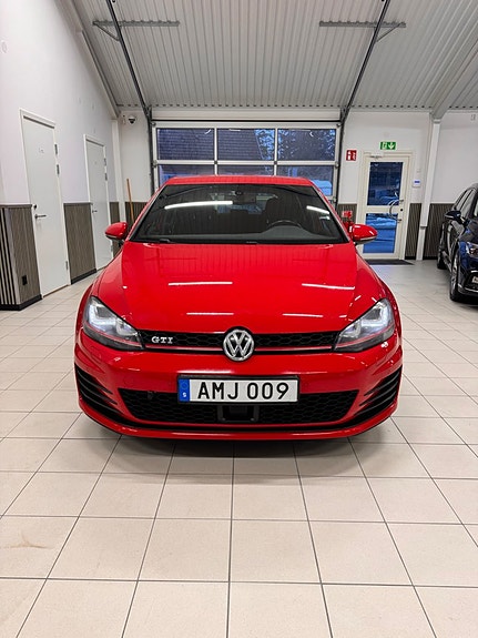 Volkswagen Golf I 2 of 5