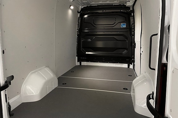 Nissan Interstar 9 of 14