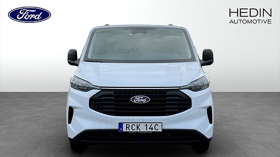 Ford Transit Custom 8 of 12