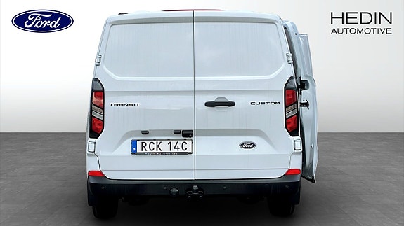 Ford Transit Custom 7 of 12