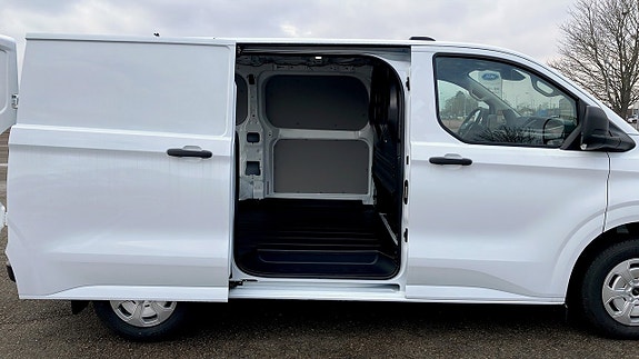 Ford Transit Custom 11 of 12