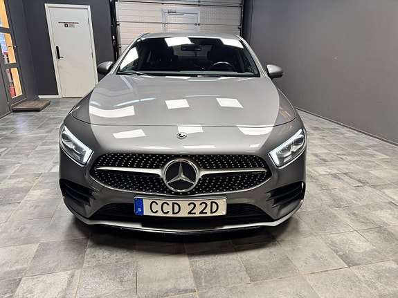 Mercedes-Benz A200 3 of 5