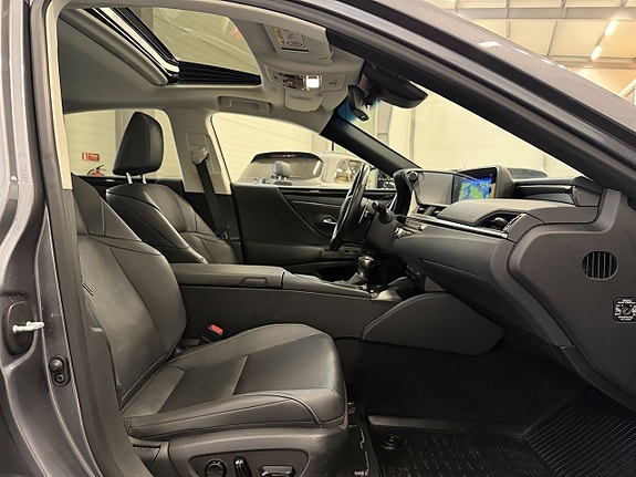 Lexus ES300h 7 of 27
