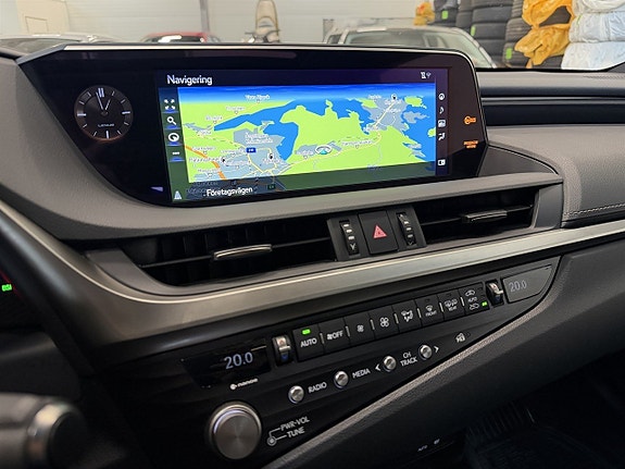Lexus ES300h 14 of 27