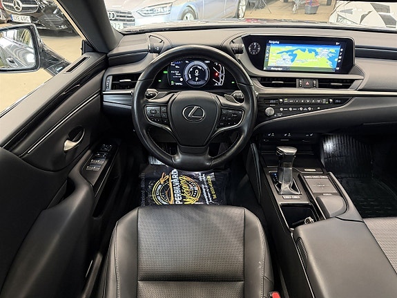 Lexus ES300h 21 of 27