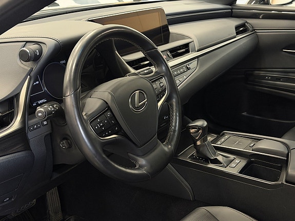 Lexus ES300h 11 of 27