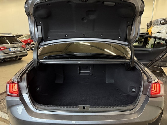 Lexus ES300h 9 of 27