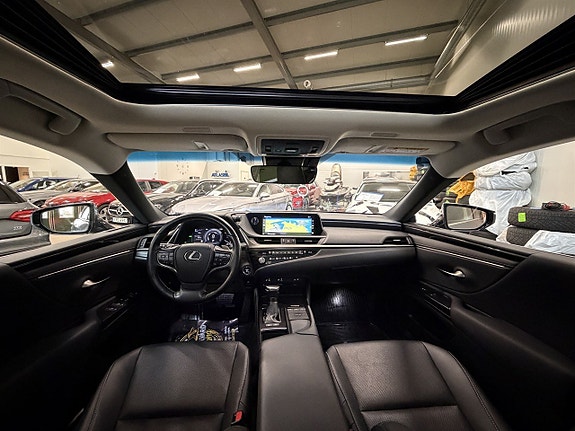 Lexus ES300h 23 of 27