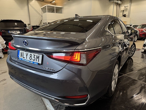 Lexus ES300h 4 of 27