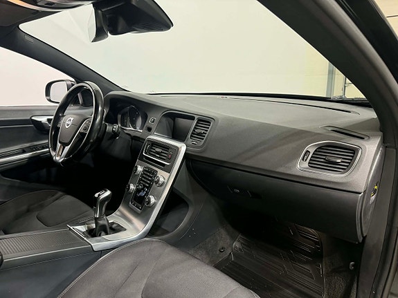 Volvo V60 4 of 5