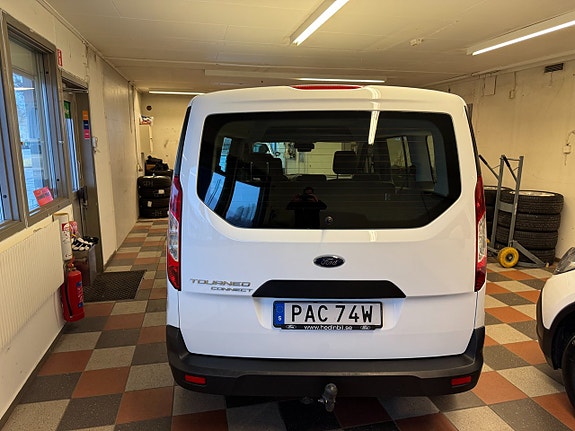 Ford Connect Tourneo 12 of 17