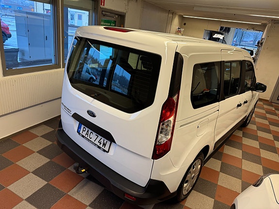 Ford Connect Tourneo 8 of 17