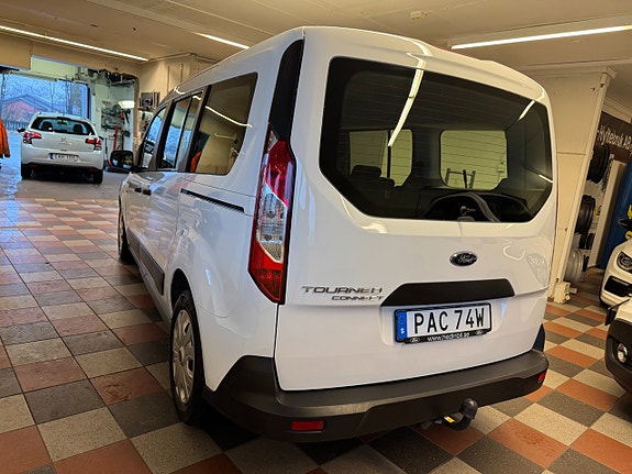 Ford Connect Tourneo 11 of 17