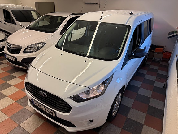 Ford Connect Tourneo 6 of 17