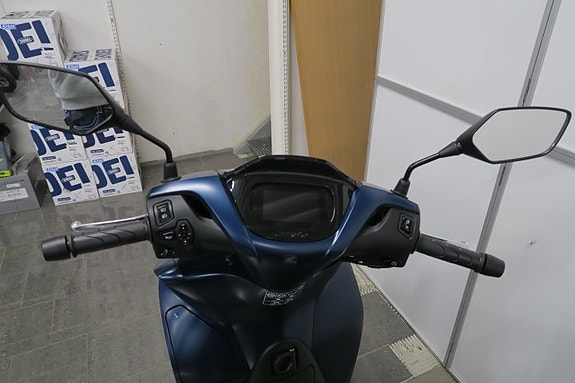 Honda SH150 4 of 6