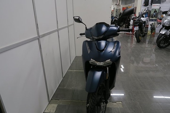 Honda SH150 3 of 6