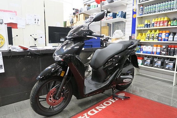Honda SH150 5 of 6