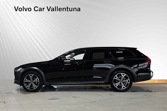 Volvo V90 Cross Country 3 of 15