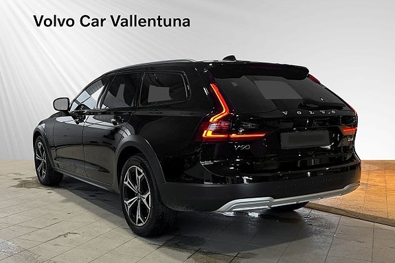 Volvo V90 Cross Country 4 of 15