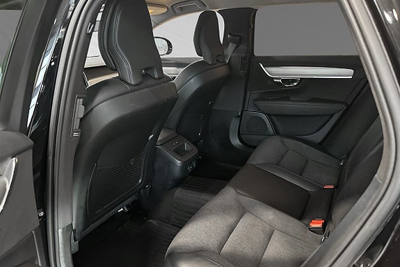 Volvo V90 Cross Country 8 of 15