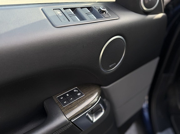 Land Rover Range Rover Sport 18 of 24